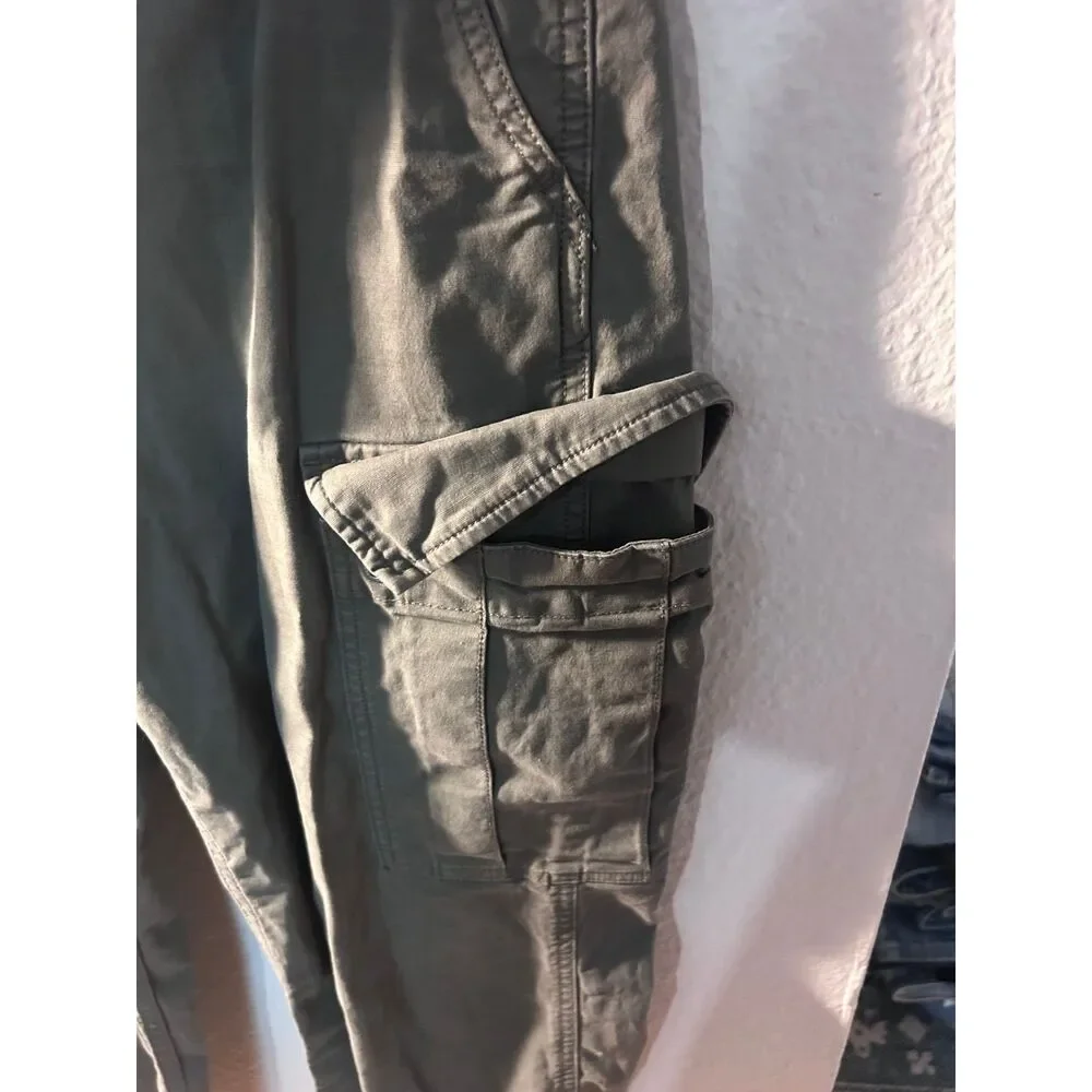 Uniqlo olive green